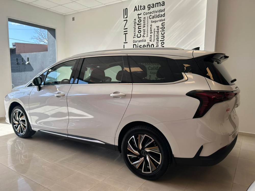 Forthing U-TOUR Van 1,5 T 7AT 7asientos Hybrid — foto 2